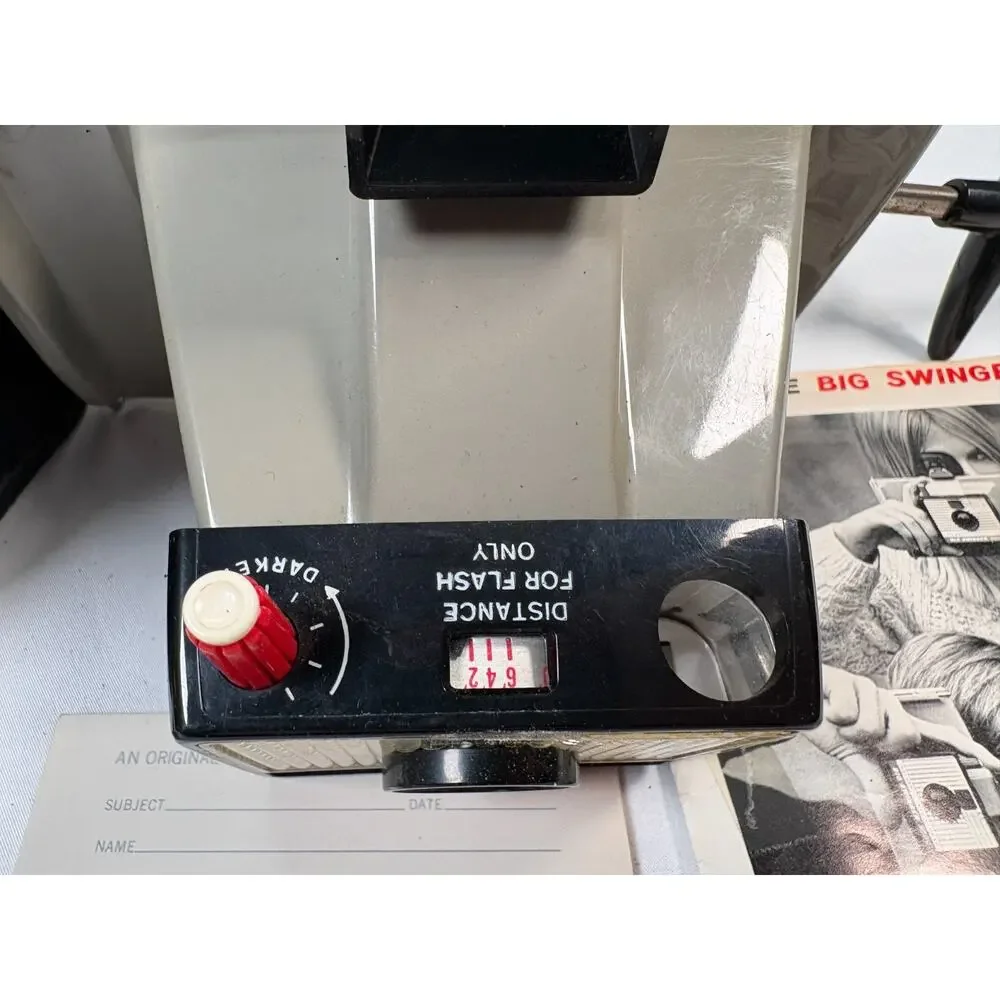 Vintage Polaroid THE SWINGER Model 20 Land Camera w/ Carry Case & Bulbs UNTESTED